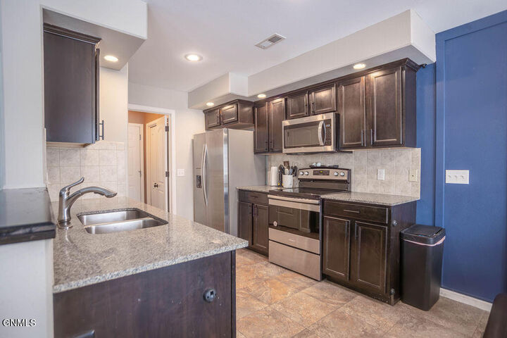 Property Photo:  702 Bremner Avenue  ND 58503 