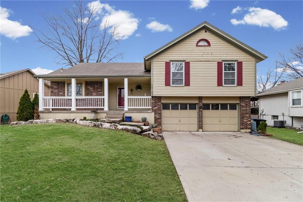 Property Photo:  1618 SE Boone Trail  MO 64063 