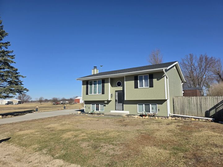 Property Photo:  917 Streeter Street  IA 50135 