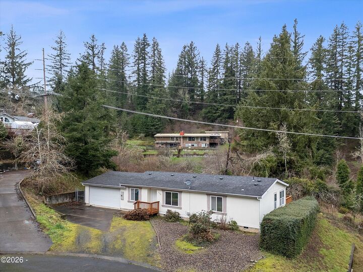 Property Photo:  622 Cherry Lane  OR 97391 