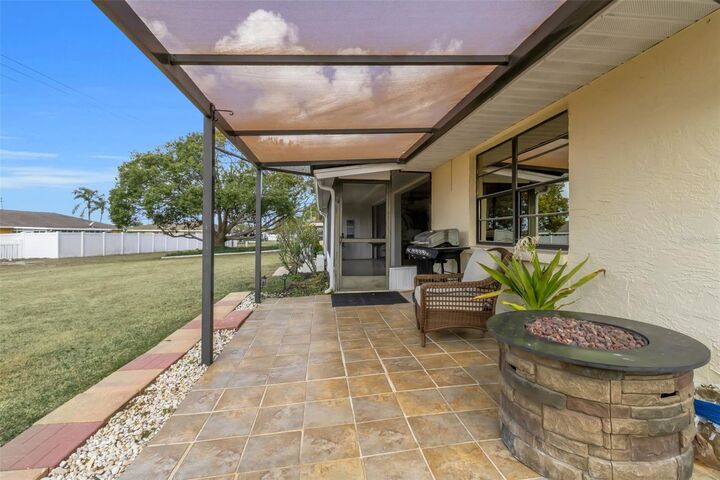 Property Photo:  1602 Dower Way  FL 33573 