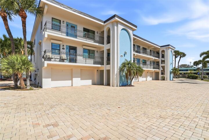 Property Photo:  11901 Lagoon Lane 303  FL 33706 