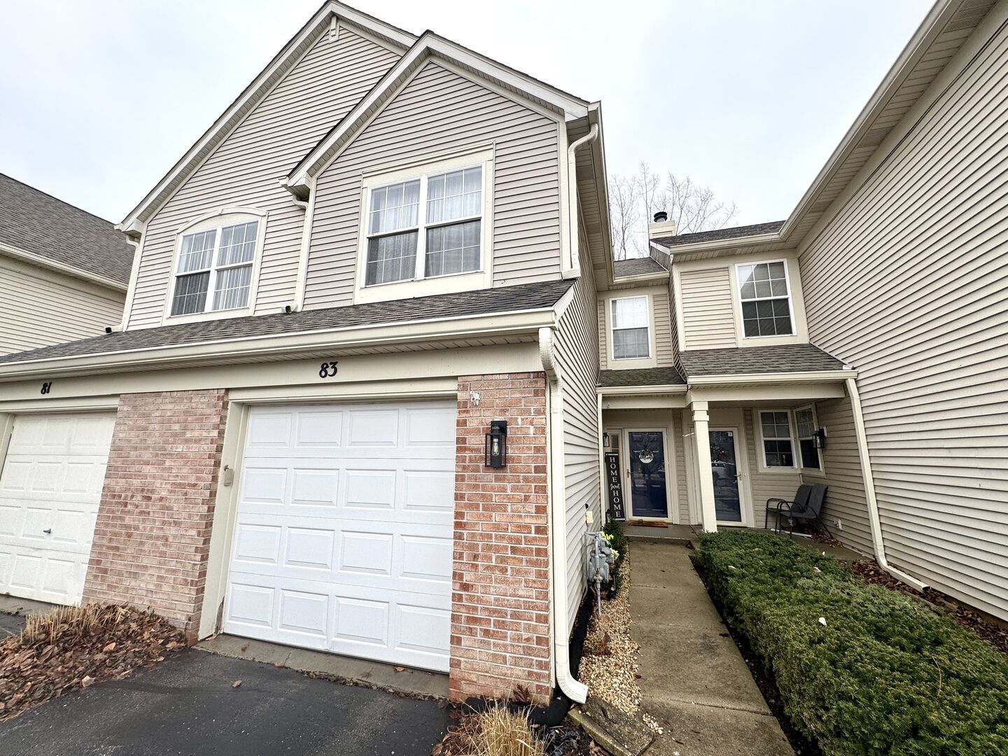 Property Photo:  83 Keeneland Court  IL 60030 