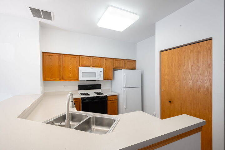 Property Photo:  2877 Stonewater Drive 2877  IL 60564 