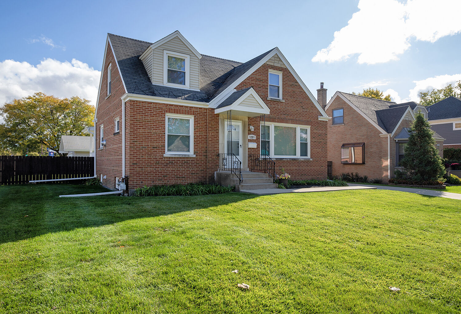 Property Photo:  1201 Grove Avenue  IL 60068 