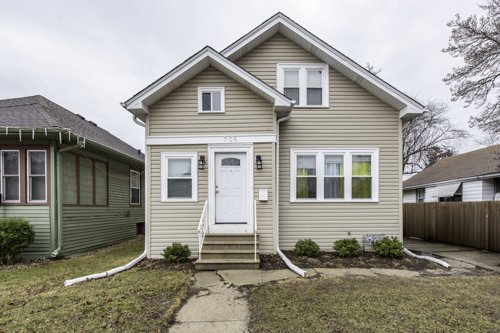 Property Photo:  705 Massena Avenue  IL 60085 
