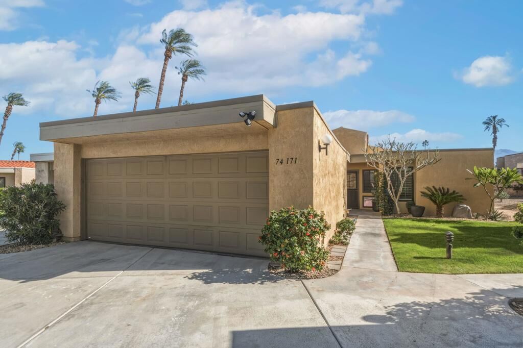 Property Photo: 74171 Santa Rosa Circle CA 92260