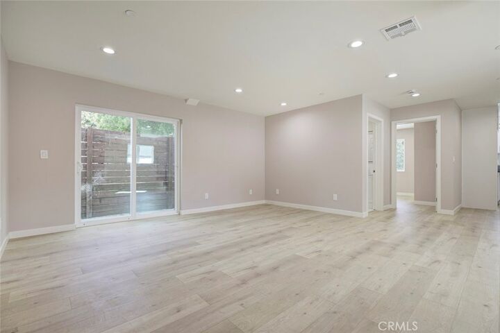 Property Photo:  15557 Wyandotte Street  CA 91406 