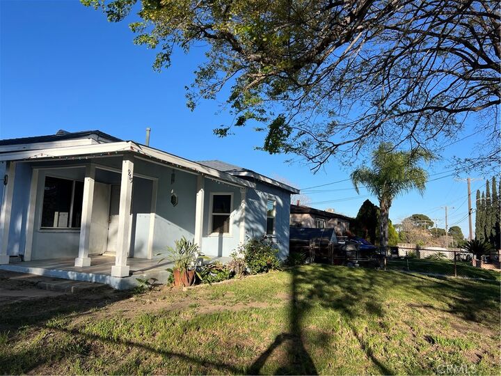 Property Photo:  979 W Nicolet  CA 92220 