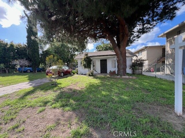 Property Photo:  328 E. Hardy St  CA 90301 