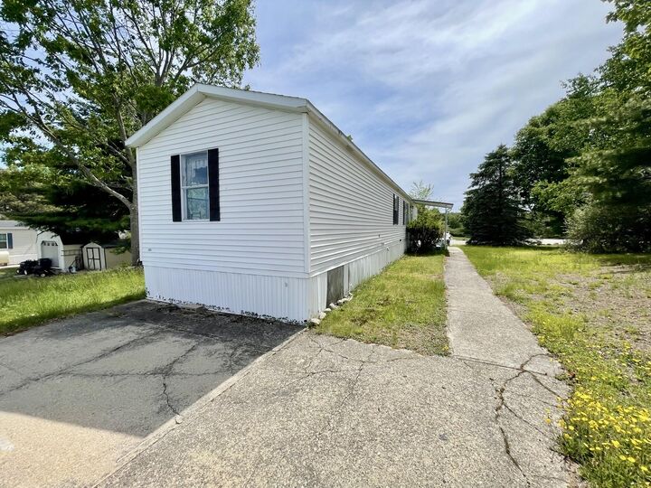 Property Photo:  87 Pleasant Hill Road  ME 04048 