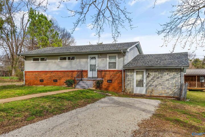 Property Photo:  3104 Stewart Street NW  AL 35810 