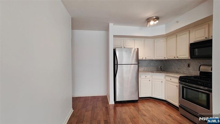 Property Photo:  1412 Faulkner Court  NJ 07430 