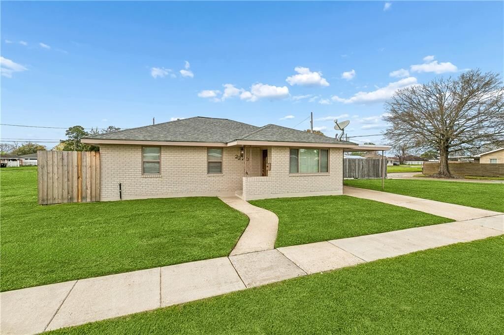 Property Photo:  2220 Ventura Drive  LA 70043 