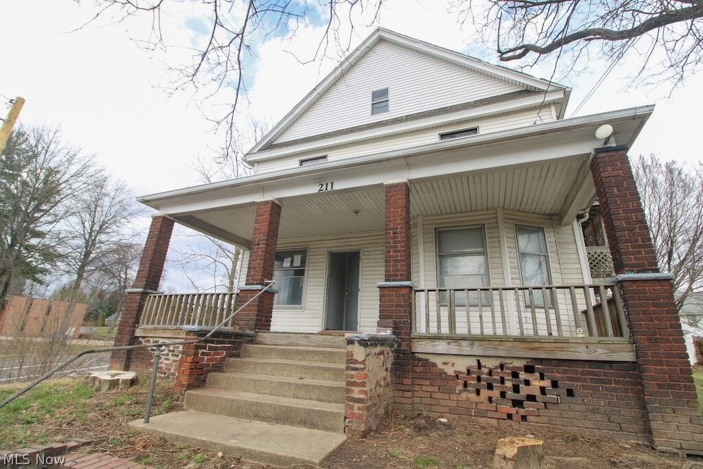 Property Photo: 211 15th Street NE OH 44714