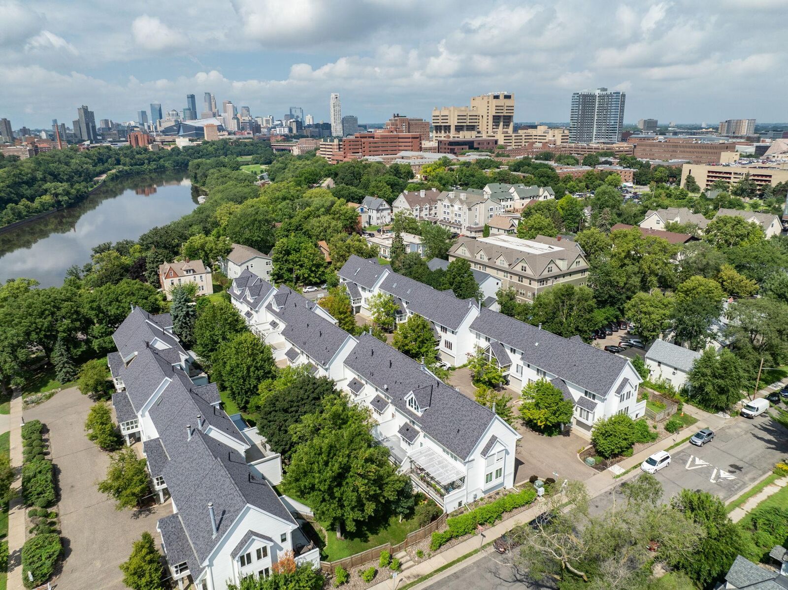 Property Photo:  921 / 923 Dartmouth Place SE  MN 55414 