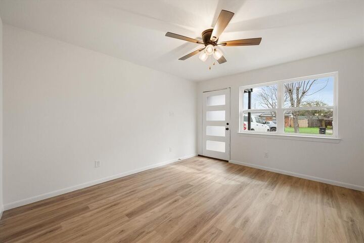 Property Photo: 5508 Westcrest Drive TX 76134