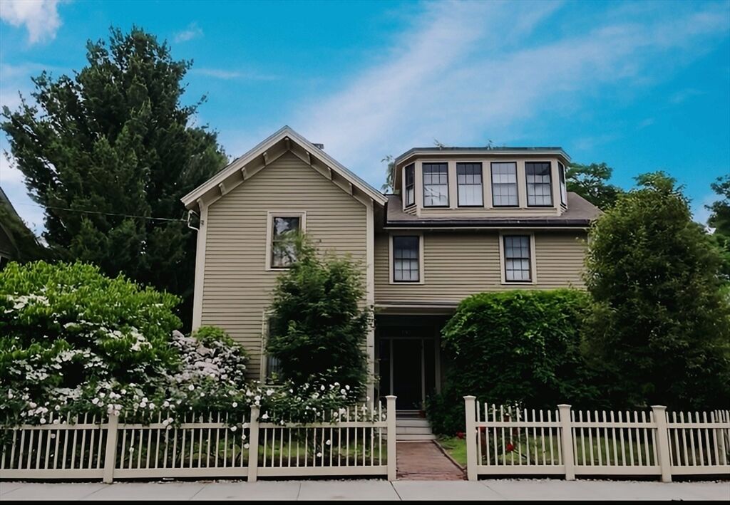 Property Photo:  149 Walnut Street G  MA 02445 