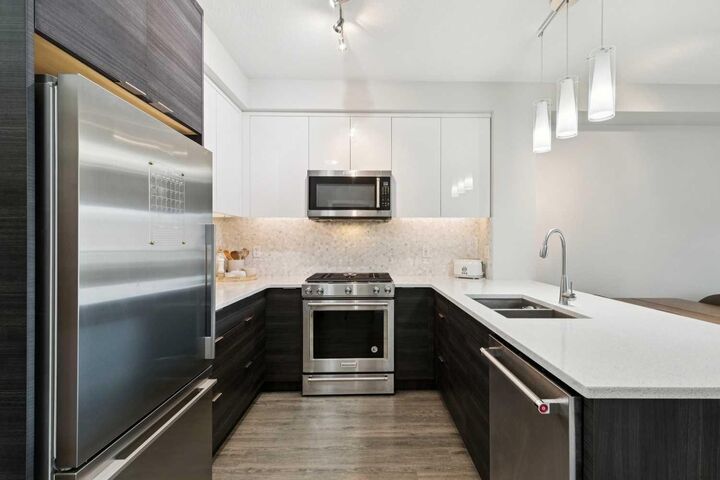 Property Photo:  95 Burma Star Road SW 3204  AB T3E 8A9 