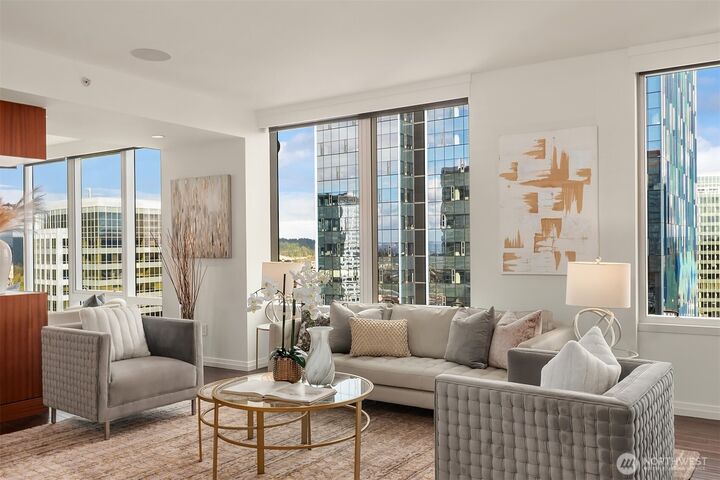 Property Photo:  500  106th Avenue NE 3105  WA 98004 