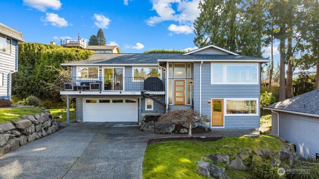 Property Photo:  712  Alder Street  WA 98020 