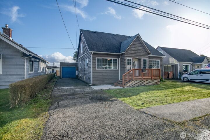 Property Photo:  2409  Cherry Street  WA 98520 