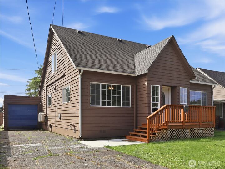 Property Photo:  2409  Cherry Street  WA 98520 