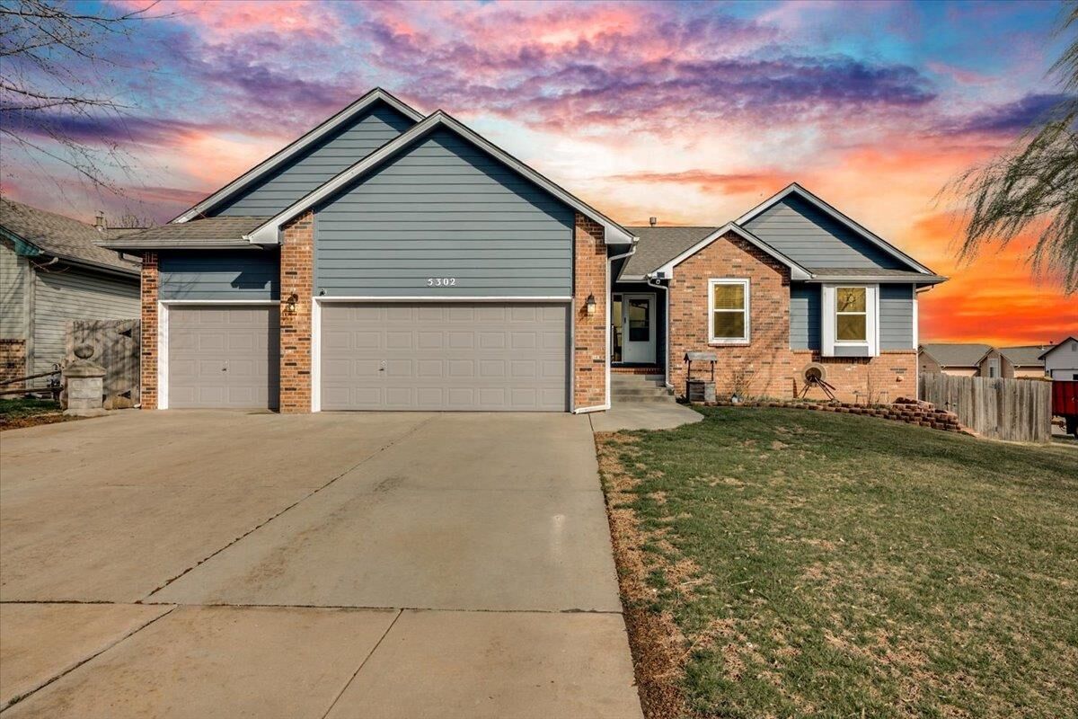 Property Photo: 5302 W 44th Ct S KS 67215
