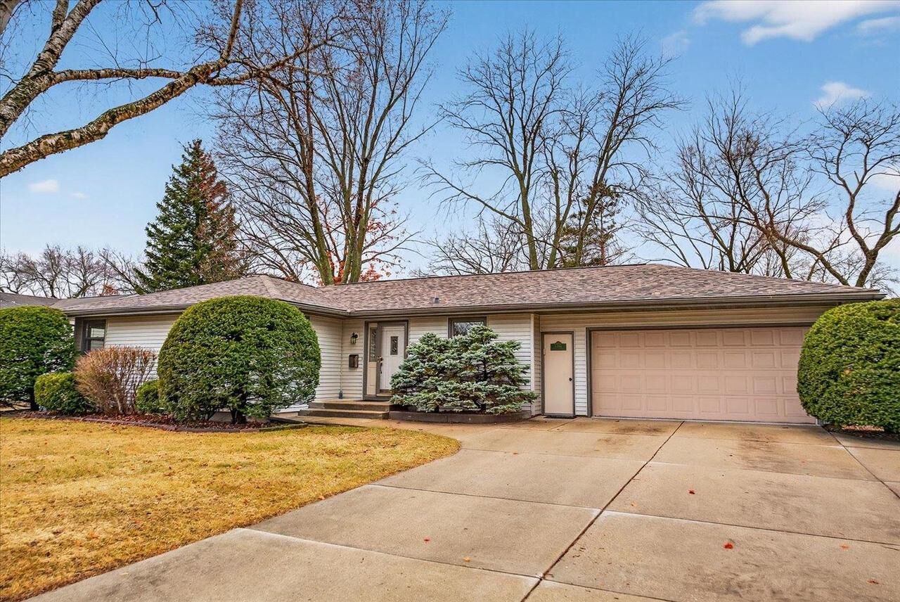 Property Photo:  2306 Woodcrest Drive  WI 53901 