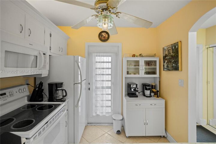 Property Photo:  4411 NW 16th St F201  FL 33313 