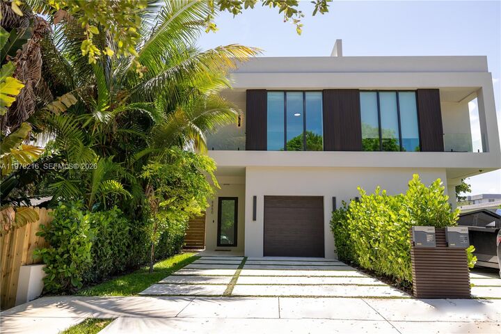 Property Photo:  8850 NE 8th Ct 8850  FL 33138 