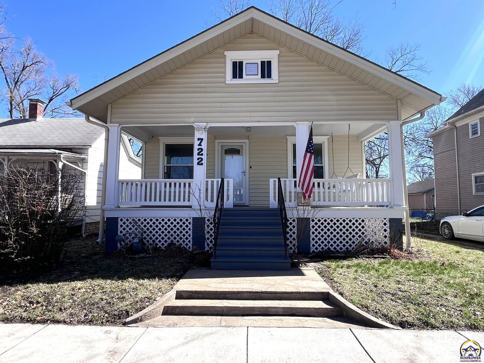 Property Photo:  722 NE Sumner St  KS 66616 