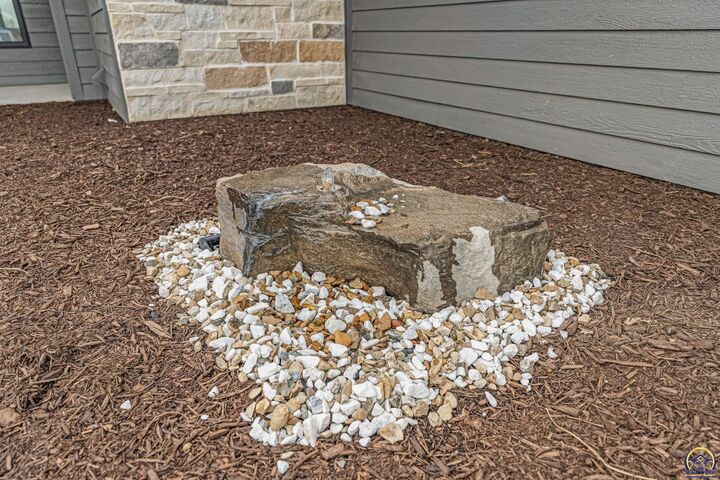 Property Photo:  2927 SW Greenridge St  KS 66614 