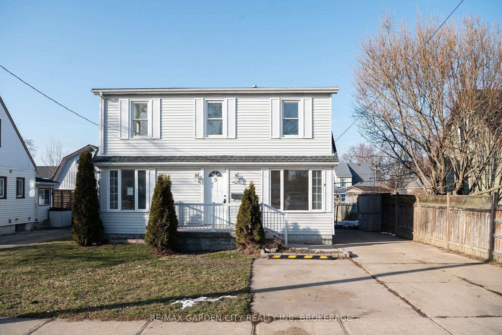 Property Photo: 9 Fir Avenue ON L2P 1B6
