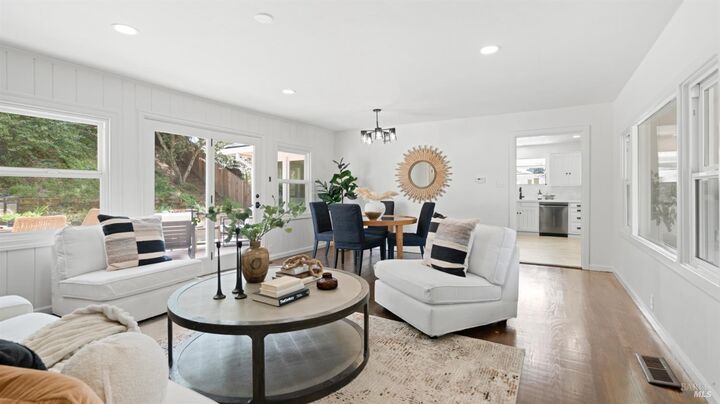 Property Photo: 6 Sherwood Place CA 94945