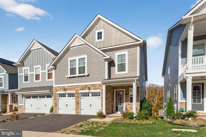 Property Photo:  17945 Woods Overlook Drive  VA 22026 