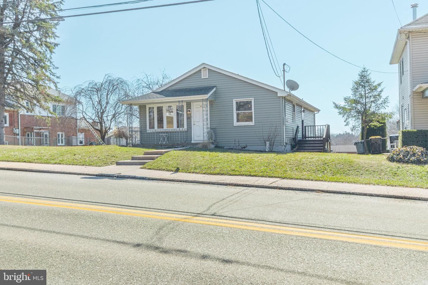 Property Photo:  282 E Broadway  PA 17356 