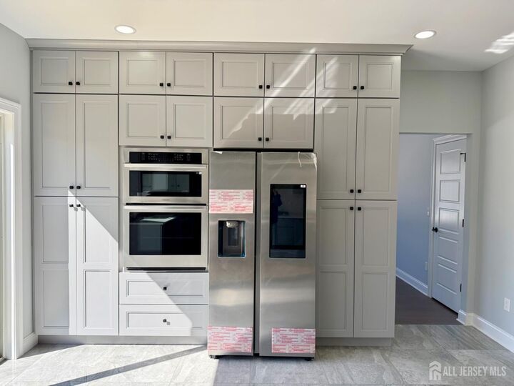 Property Photo:  40 Foyer Street  NJ 08817 