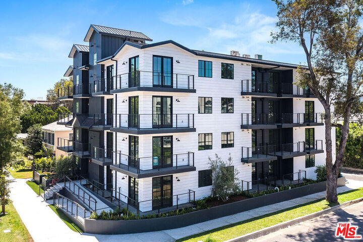 Property Photo:  10352 Riverside Dr  CA 91602 