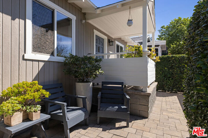 Property Photo:  2527 Arthur St  CA 90065 