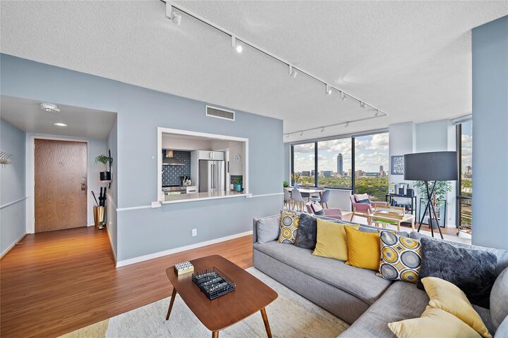 Property Photo:  15 Greenway Plaza 25J  TX 77046 