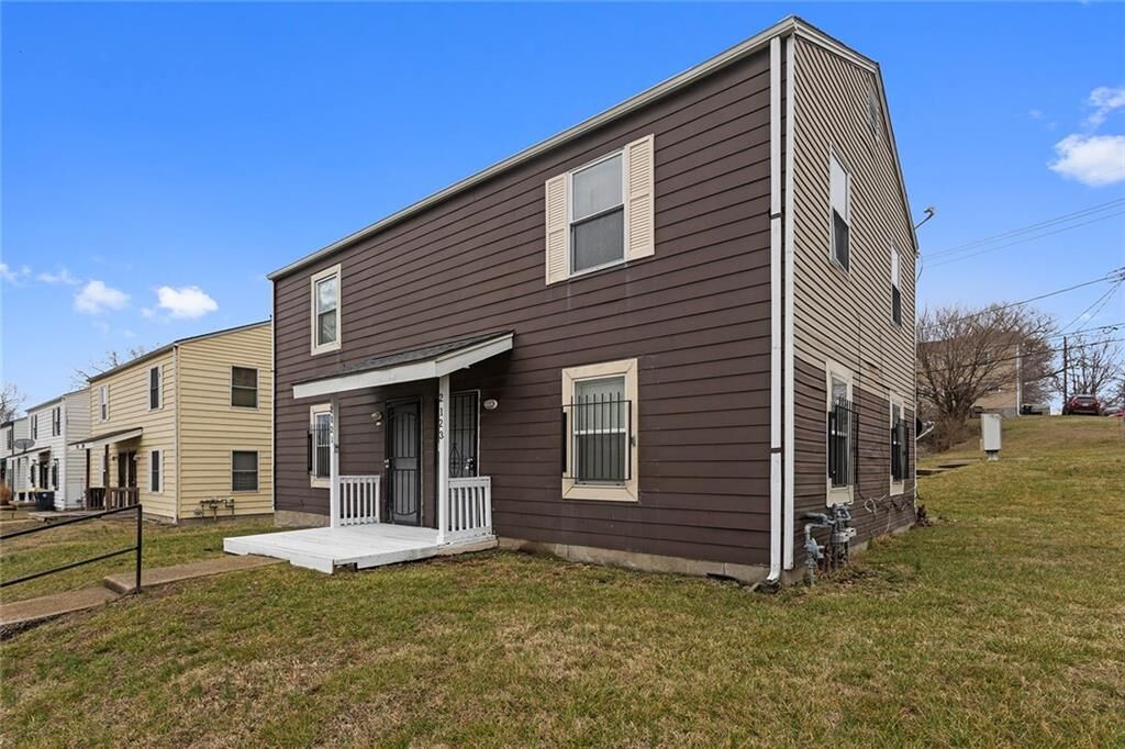 Property Photo:  2121/2123 Askew Avenue  MO 64127 