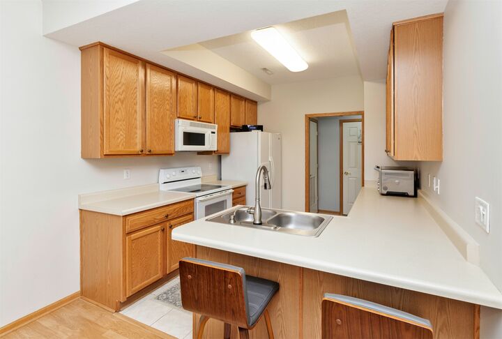 Property Photo:  500 N Valley Drive 403  IA 50312 