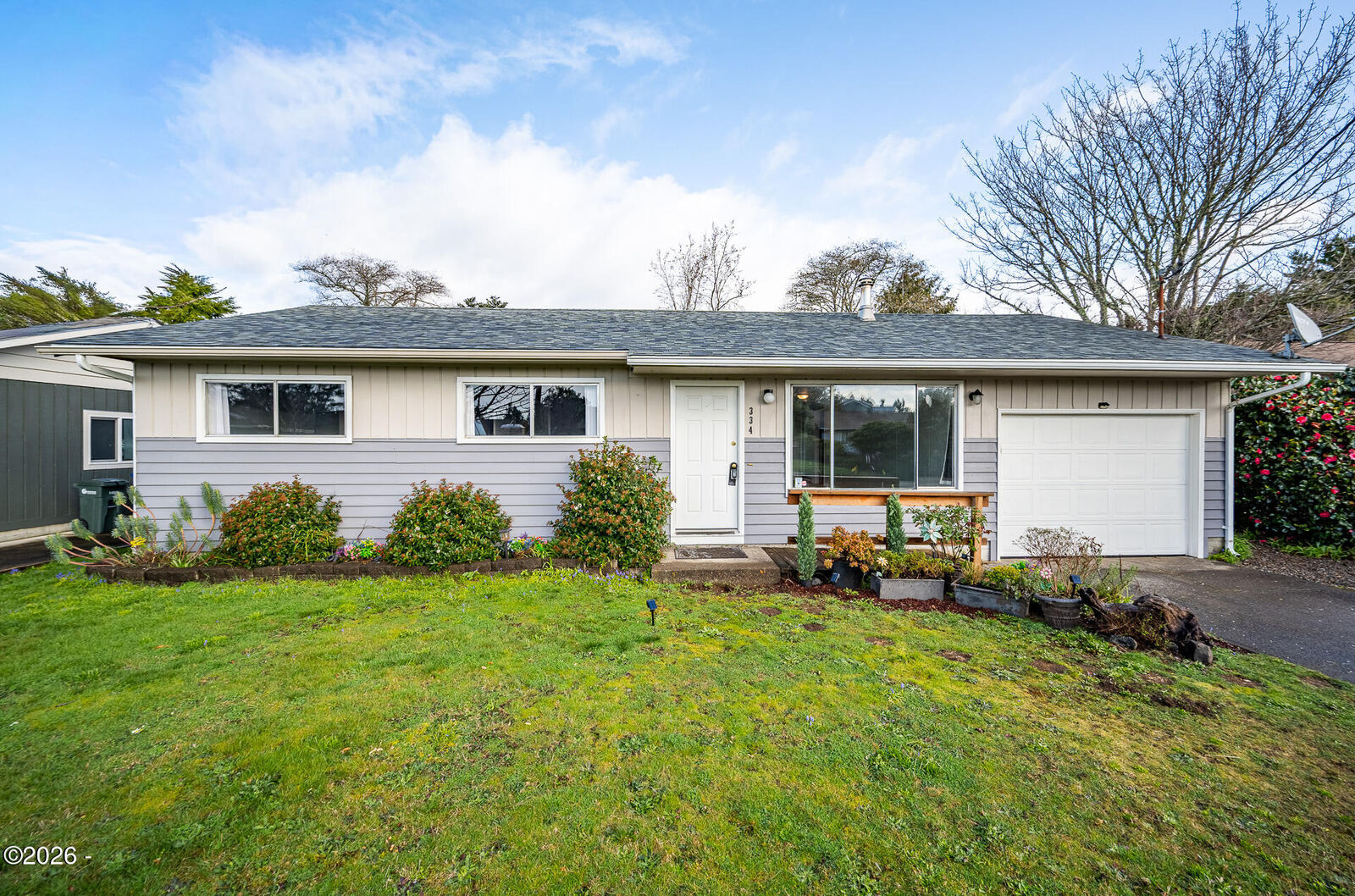Property Photo:  334 NE San-Bay-O Circle  OR 97365 