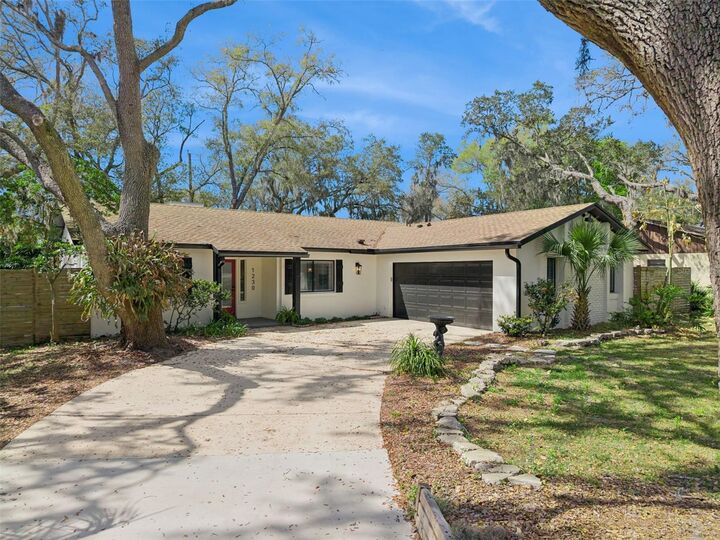 Property Photo: 1230 Hollyridge Trail FL 32751