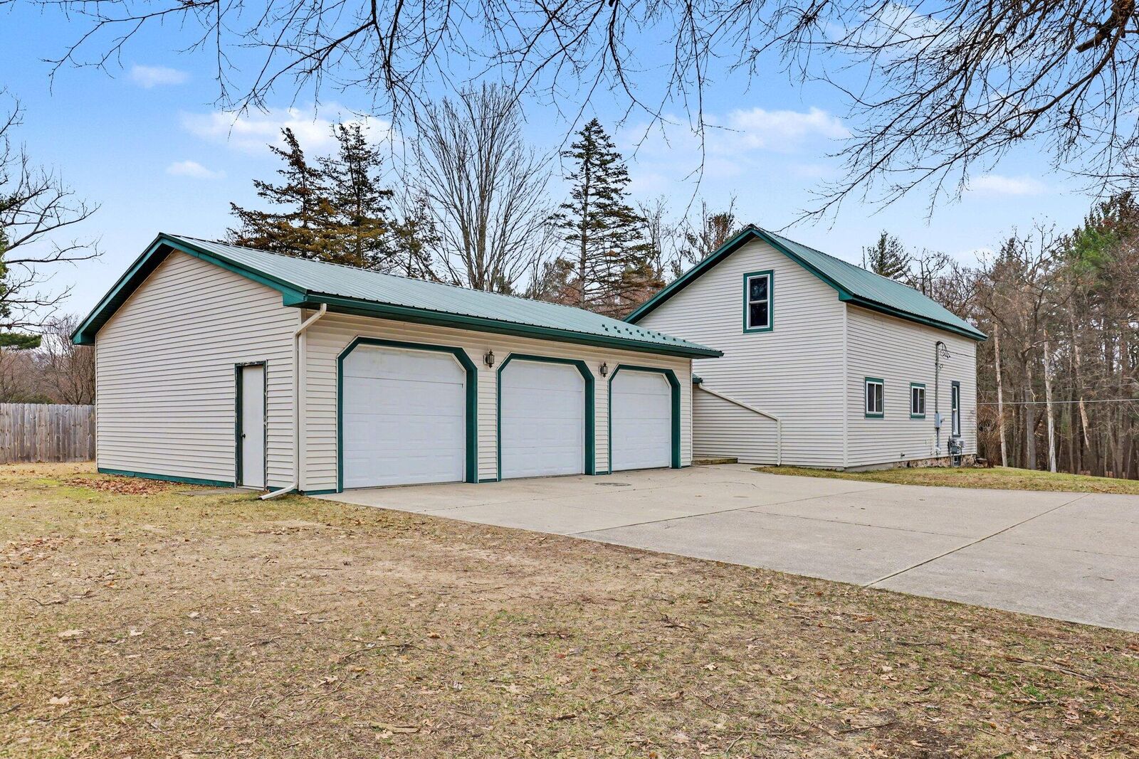 Property Photo: 614 W South Street MI 48838