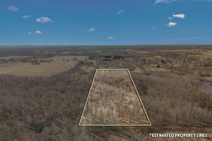 Property Photo:  2704 Woods View Drive  MI 49242 