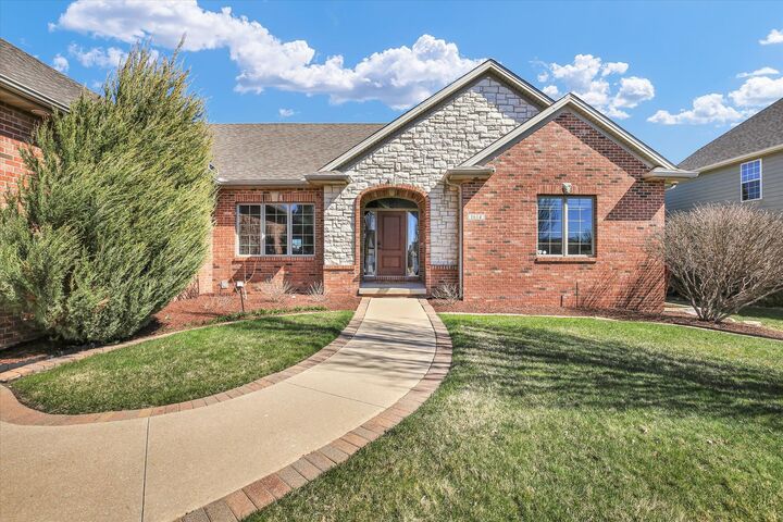 Property Photo: 1614 English Oak Drive IL 61822