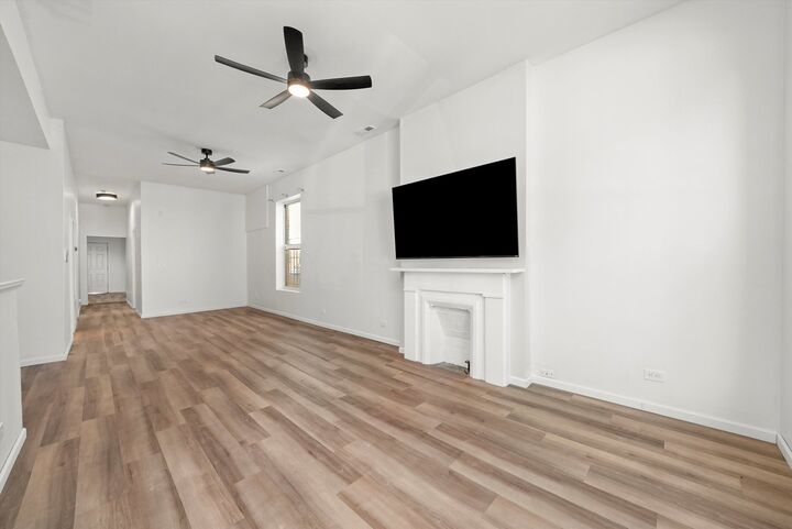 Property Photo:  2345 W Grenshaw Street  IL 60612 