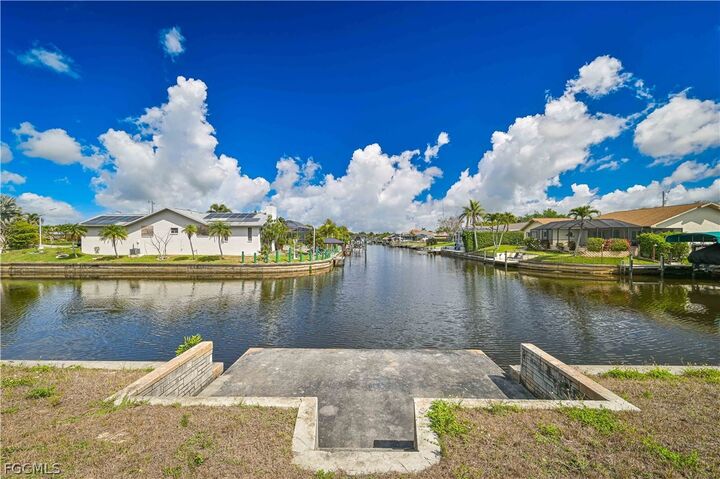 Property Photo:  1025 SE 20th Avenue  FL 33990 
